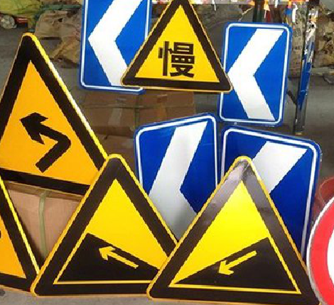 册亨标识标牌中颜色的确定是很重要的。